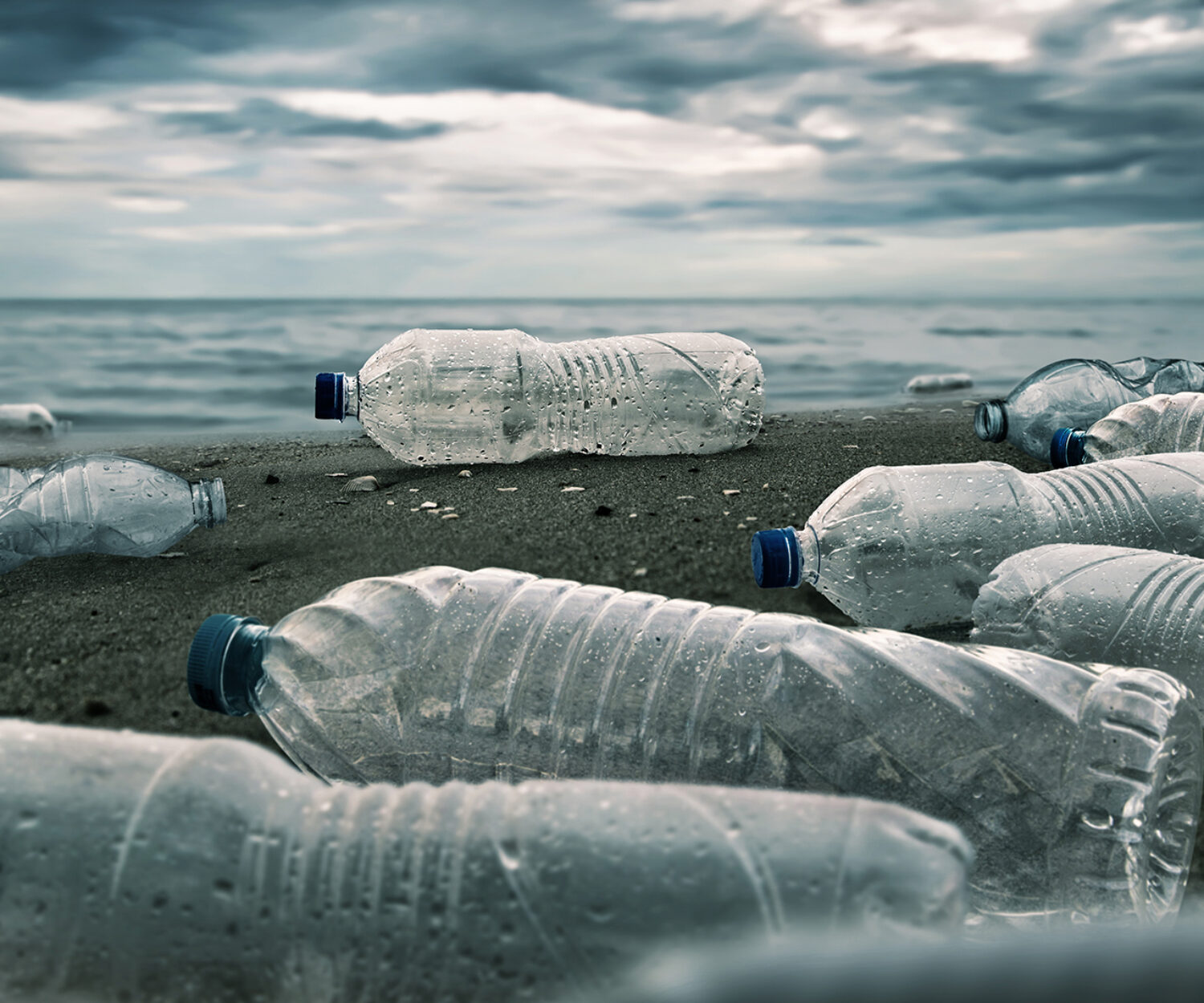 Plastic,Water,Bottles,Pollution,In,Ocean,(environment,Concept)